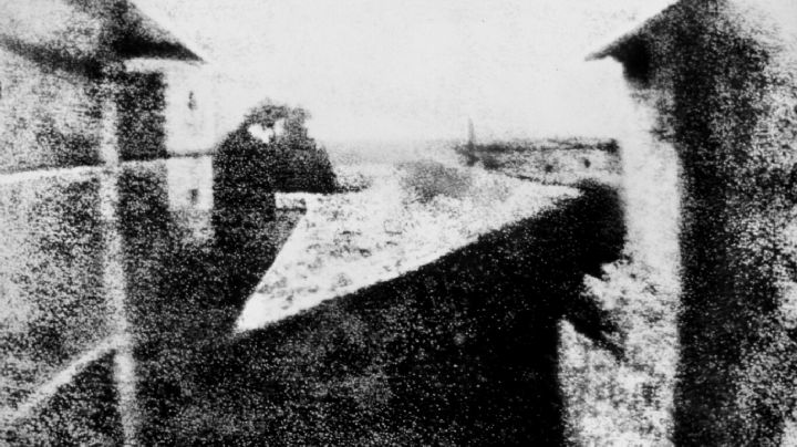 De la cámara oscura a la era digital: 200 años de fotografía