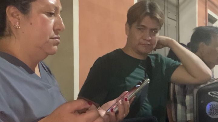 Le fracturan un dedo por robarle el celular en la parada del camión en León