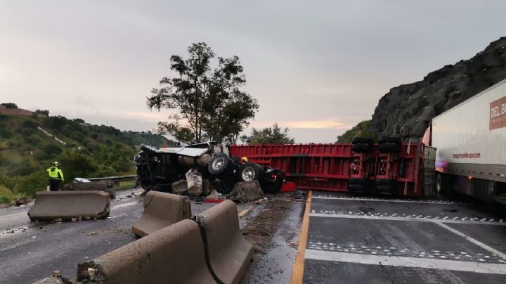 Accidente en la León - Aguascalientes: tres tráileres se volcaron