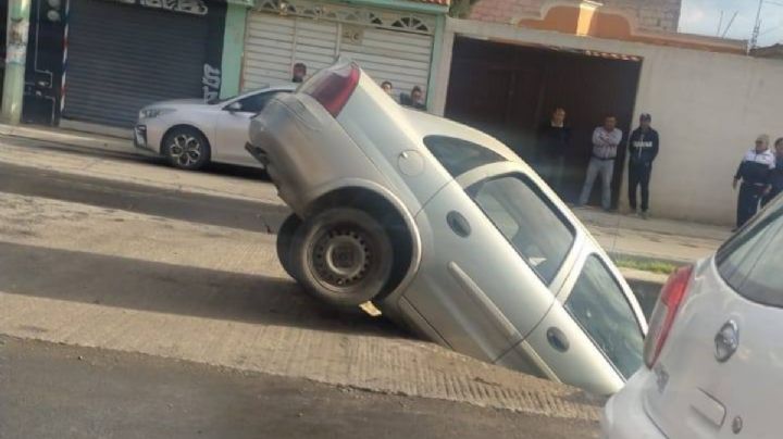 Auto cae a dren pluvial en Mineral de la Reforma I Fotos