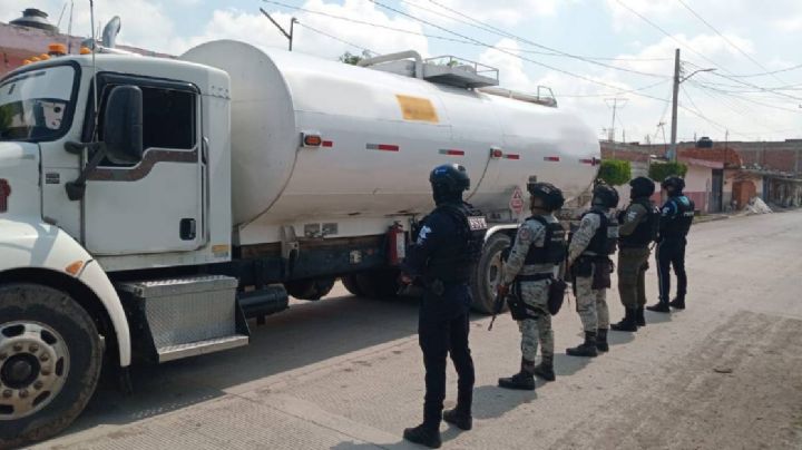 Aseguran pipa robada con 22,000 litros de hidrocarburo en Villagrán