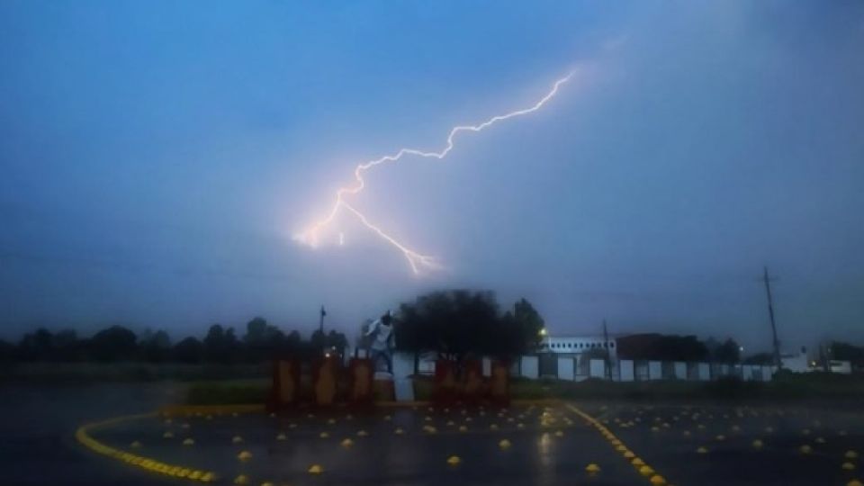 Una postal de las lluvias ayer el cielo de Romita.