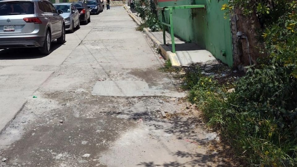 Los vecinos rellenaron los hoyos con material de sus casas