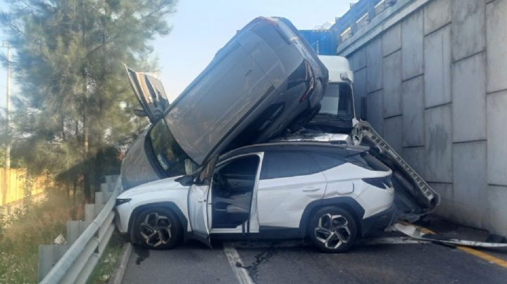 Tráiler provoca carambola en la autopista Guadalajara-Colima, iba a exceso de velocidad