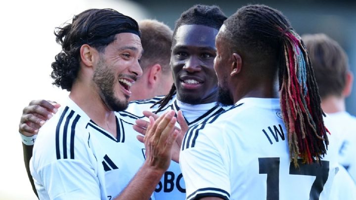 Raúl Jiménez anota en la Carabao Cup con el Fulham