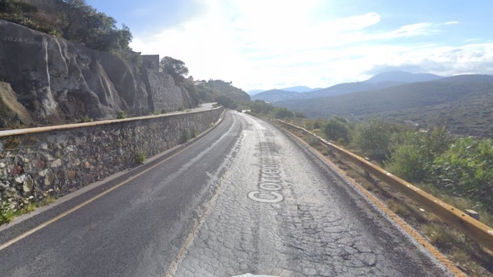 Una posible causa de los accidentes sería la lluvia que humedeció el asfalto del Corredor de la Montaña