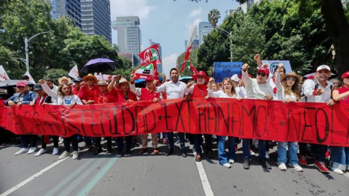 Marchan priistas en apoyo a “Alito” Moreno sobre Reforma, tras pelea con Noroña