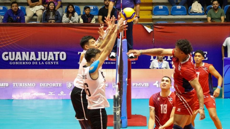 México dio cuenta de República Dominicana en 3 sets con marcador de 25-20, 25-19 y 25-19.
