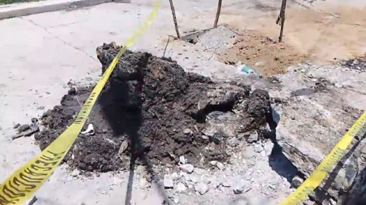 Socavón en Cuautitlán Izcalli provoca accidentes y mantiene en alerta a vecinos