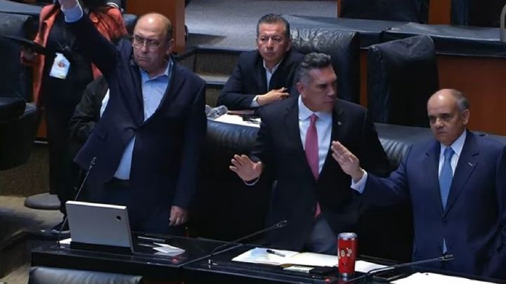 Arma Noroña sesión extraordinaria en el Senado para que lo defiendan