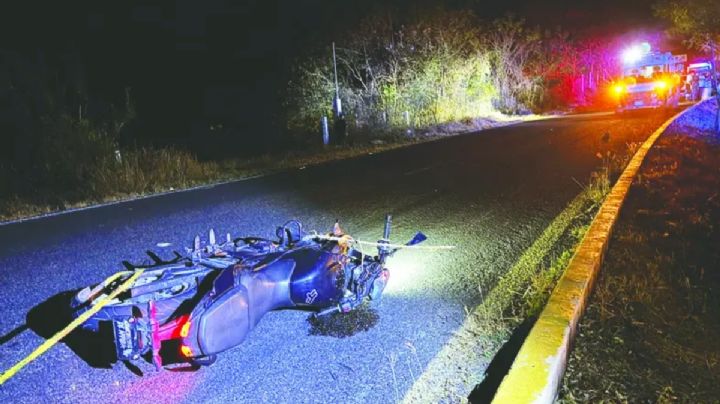 Motociclista se estrella contra patrulla en Mixquiahuala; sale lesionado