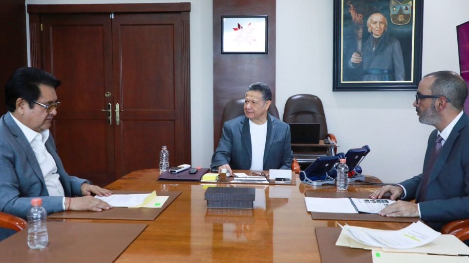 Reunión semanal encabezada por el gobernador Julio Menchaca