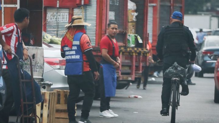 Franeleros usan chalecos y credenciales para engañar a automovilistas