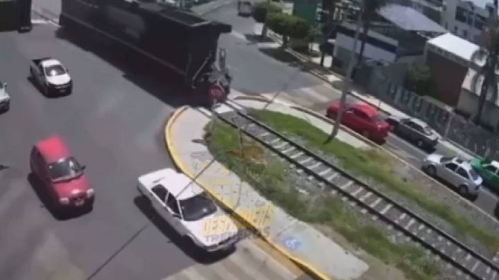 Así pasó la locomotora sin control en Irapuato, segundos antes del doble accidente