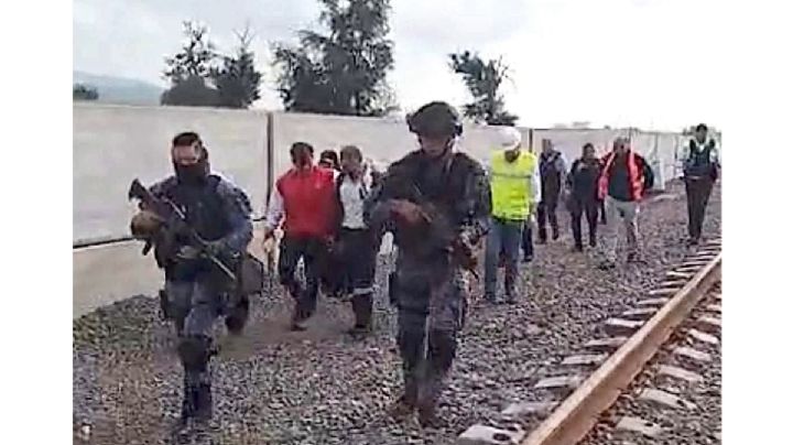 El maquinista estuvo 2 días atrincherado en la locomotora de Irapuato; hoy salió y se entregó a las autoridades
