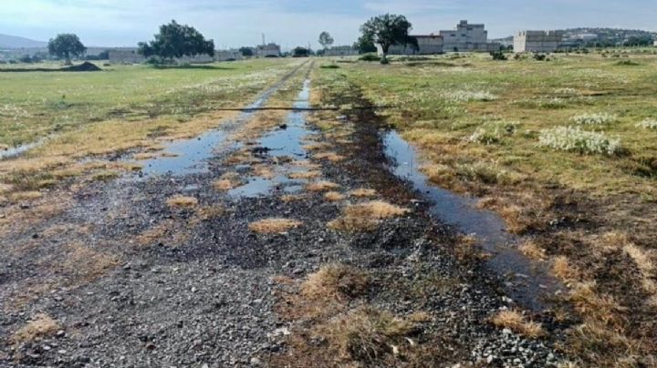 Derrame de combustible por toma clandestina en Pachuca moviliza al cuerpo de emergencias