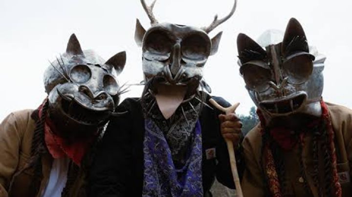 Plagian trajes tradicionales de diablos de Juxtlahuaca; señalan a HEADQUARTER