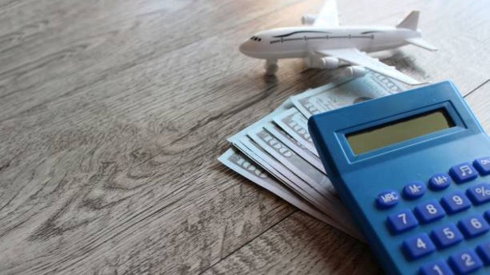 Según la Organización Mundial del Turismo (OMT), más de 150 países aplican algún tipo de impuesto relacionado con la actividad turística