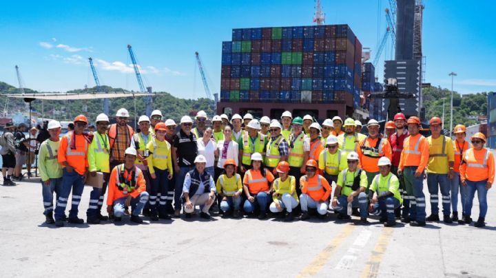 Sheinbaum supervisa obras del Puerto de Manzanillo en medio de denuncias por contaminación ambiental