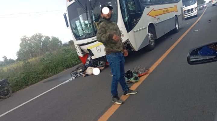 Muere motociclista impactado por autobús en la vía Juventino Rosas-Celaya
