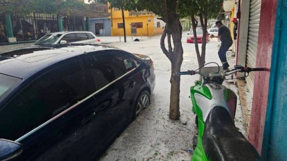 Fuerte lluvia con granizo ayer en Irapuato.
