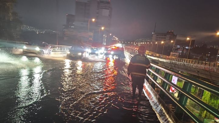 Lluvias causan cierre de calles y caos vial al sur de la CDMX