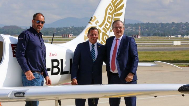 Ebrard: aeronave Halcón 2.1 ya cuenta con certificación e inicia su producción en Celaya, Guanajuato
