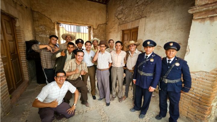 Vecinos de Guanajuato presumen sus fotos como extras en la serie Las Muertas de Netflix | FOTOS