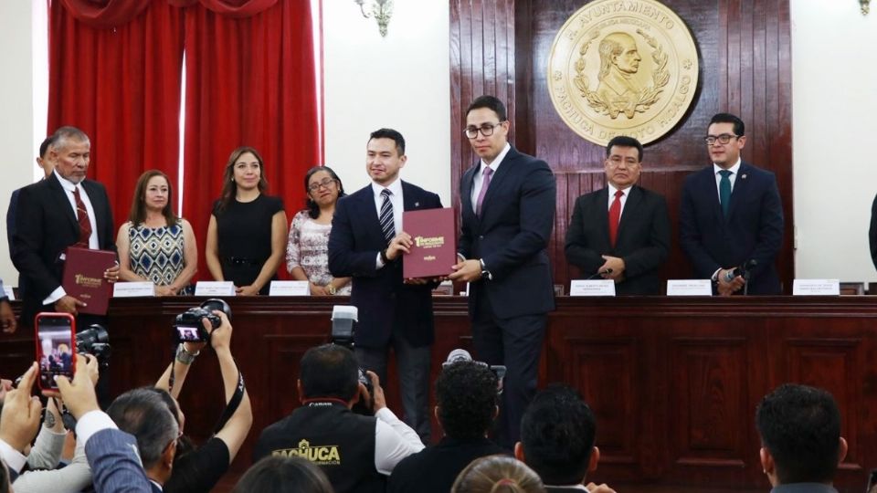 El alcalde Jorge Reyes presentó al cabildo las actividades gubernamentales correspondientes a su primer año de administración