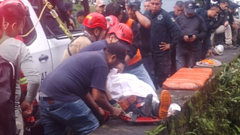 Para esta labor se utilizó equipo profesional de rescate en media montaña, garantizando seguridad y eficacia en las maniobras