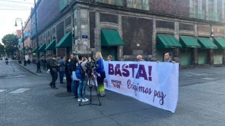 Empresarios de Sinaloa se manifiestan frente a Palacio Nacional, piden acciones para tener paz en la entidad