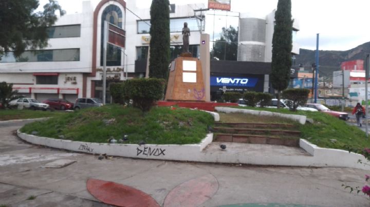 Alumnos de UAEH usan parque de Pachuca para beber alcohol, fumar y vapear