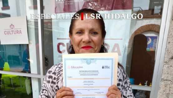 “Nunca es tarde para aprender”; adultos regresan a la escuela y logran certificados educativos