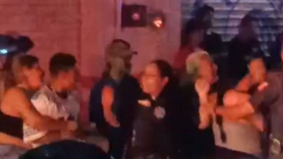 Familiares de la mujer motociclista golpearon al joven con el que chocó