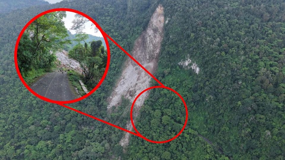 El derrumbe bloqueó por completo la carretera de Pisaflores
