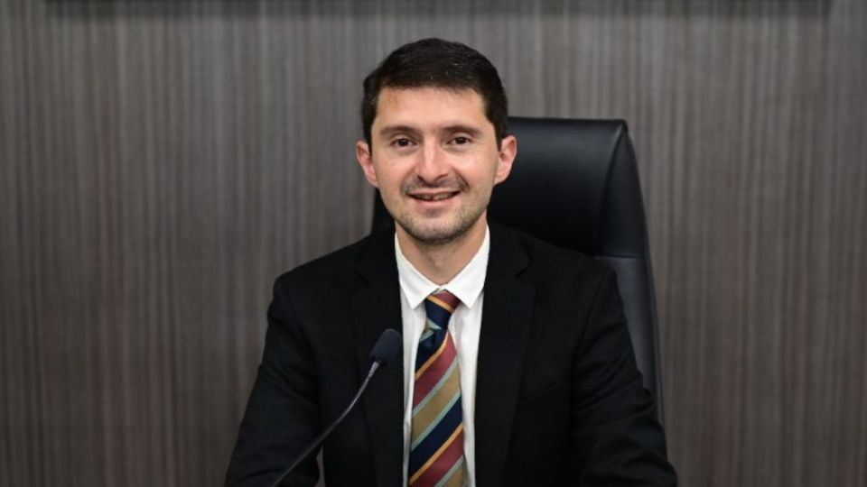 Renuncia consejero del OPLE Veracruz; enfrentaba proceso por acoso