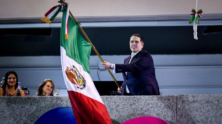 Alcalde Luis Mendoza encabeza ceremonia del Grito de Independencia en Benito Juárez