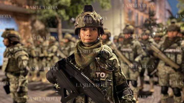 Así fue el viaje en Metro de los militares rumbo al desfile: “Mi papá desfiló, ahora lo haré yo”