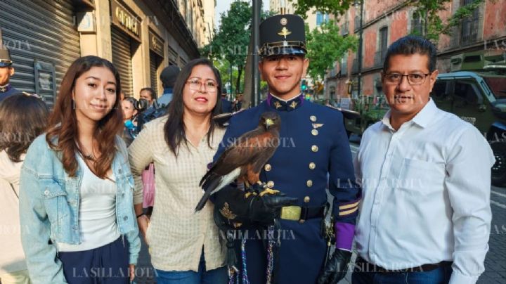 Orgullo y lágrimas en el Zócalo: las familias que viajaron kilómetros para ver a sus hijos en el Desfile Militar