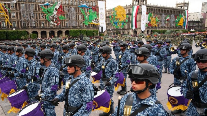 Marchan contingentes con nombres de heroínas en el desfile cívico militar de 16 de septiembre