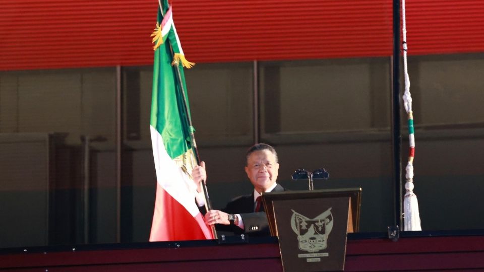 Miles de persona acudieron a la principal plaza de la ciudad de festejar la independencia de México
