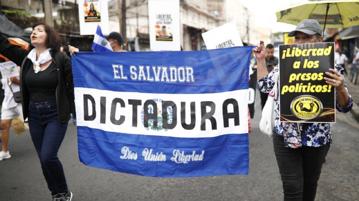 El Salvador de Bukele: protestas por la libertad contrastan con las celebraciones de Independencia