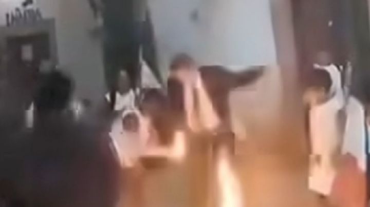 El Alcalde de Comonfort casi se quema el saco en las Fiestas Patrias |VIDEO