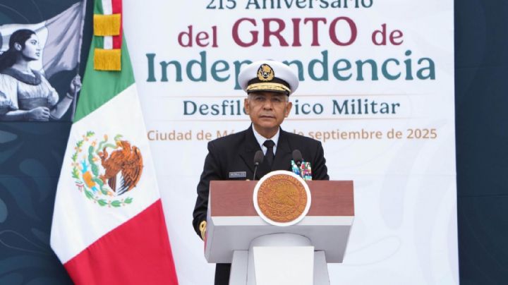 Un inusual mensaje rompe la solemnidad del desfile