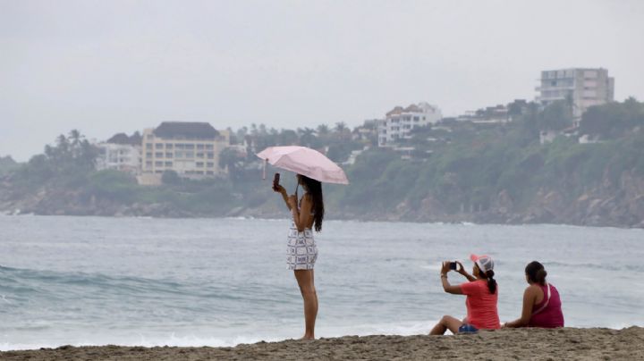 Bandera roja en todas las playas de Puerto Vallarta por tormenta tropical Raymond