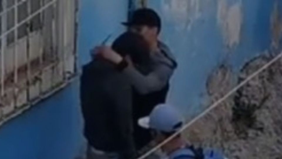 Tres ladrones le quitaron sus cosas a un adolescente