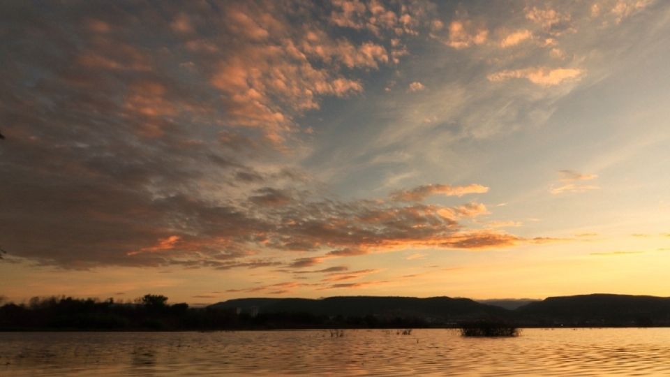 Un bello atardecer en la Presa El Palote de León.