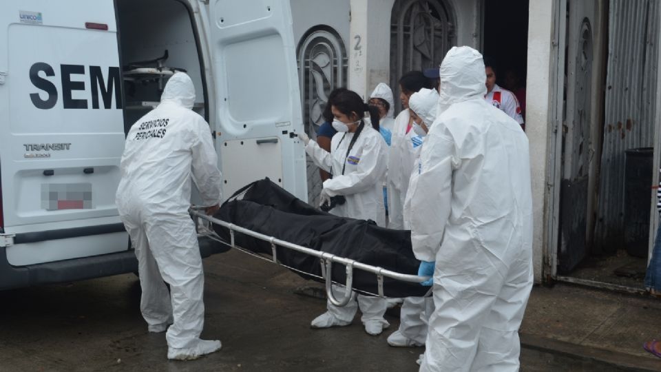 El cuerpo del hombre asesinado fue llevado hasta el Semefo para ser analizado