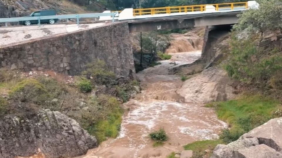 Ríos y arroyos de Xichú llevan actualmente una fuerte corriente de agua por las lluvias.