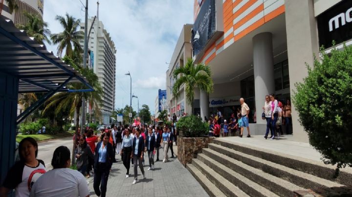 Evacuan a 985 personas de plaza comercial en Acapulco por el simulacro de sismo